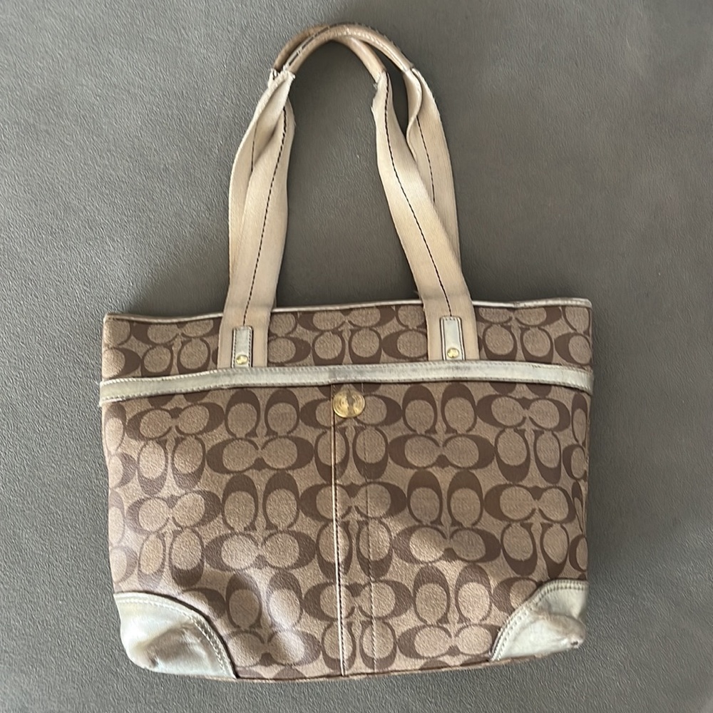Coach bag!! - Picture 2 of 9